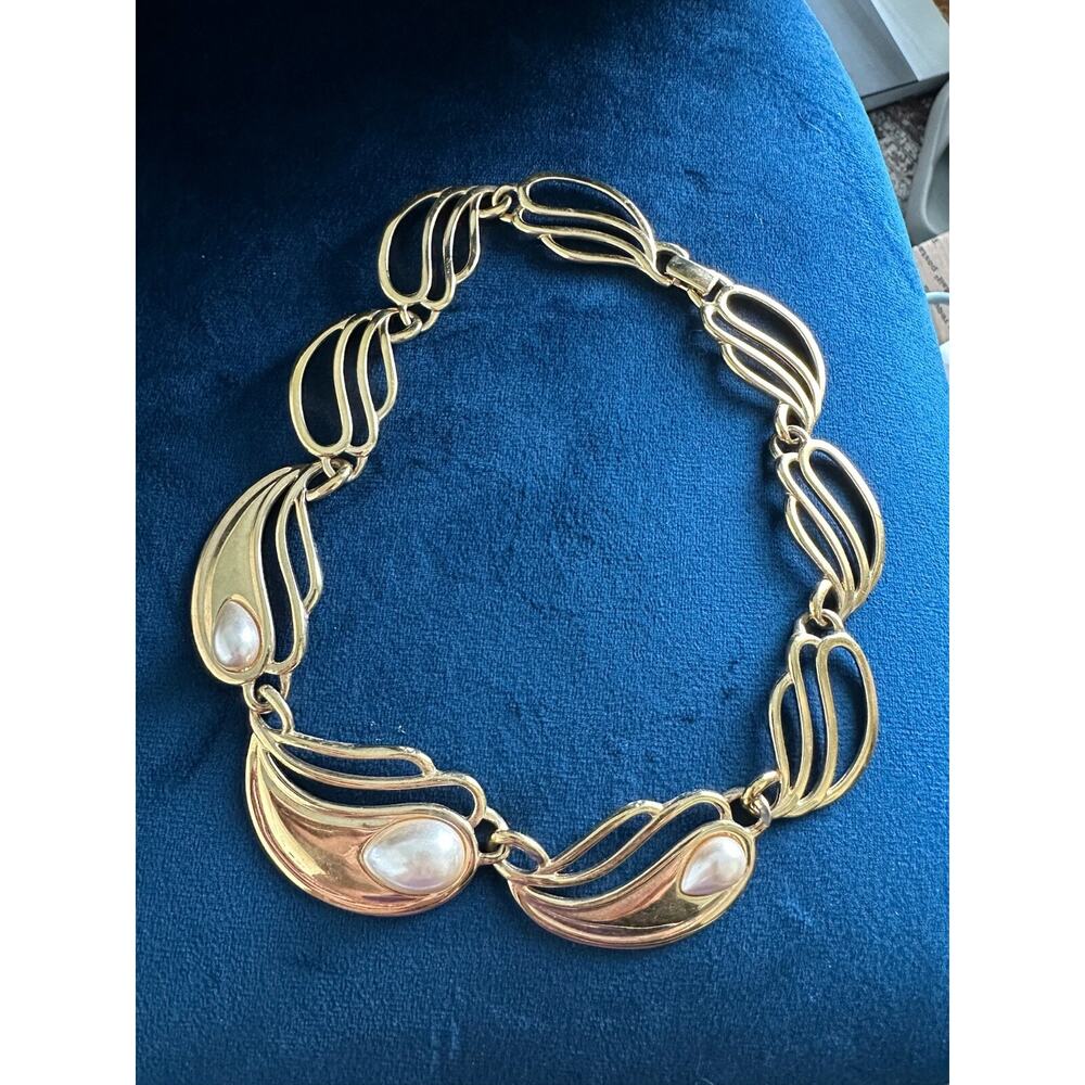 Napier Gold Tone Necklace Faux Pearl Leaf Design Statement Choker
